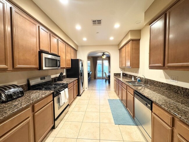 Building Photo - AVAILABLE NOW!!! 2 Bedroom / 2 Bath FURNIS...