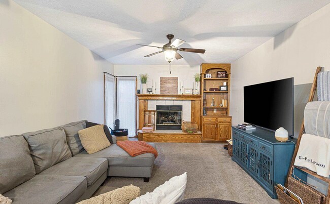 Building Photo - Gorgeous Millard Home!!
