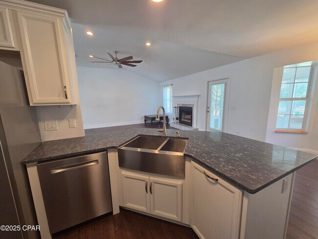 Building Photo - 1303 Sutherland Ct