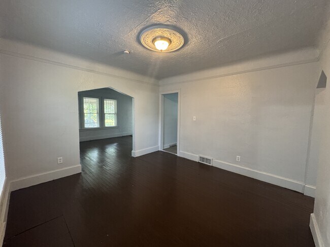 Building Photo - 15016 Cruse St