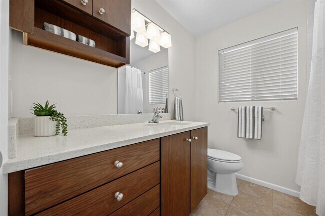 Foto del edificio - 8600 Hathaway Dr