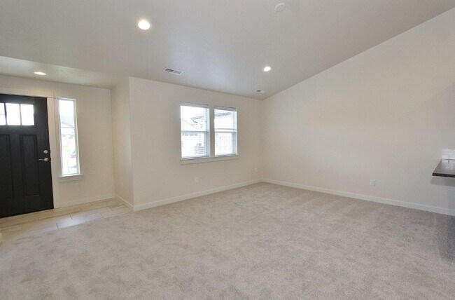 Foto del edificio - Immaculate Single-Level Home in a Quiet Ne...