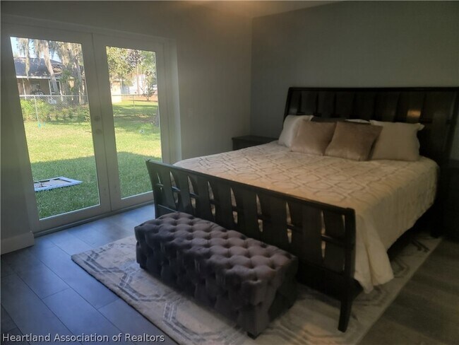 Foto del edificio - 3063 Morning Glory Dr