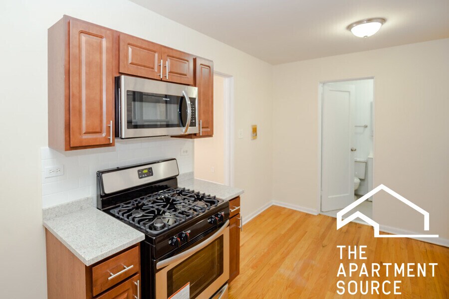 Foto principal - 5017 W Cermak Rd