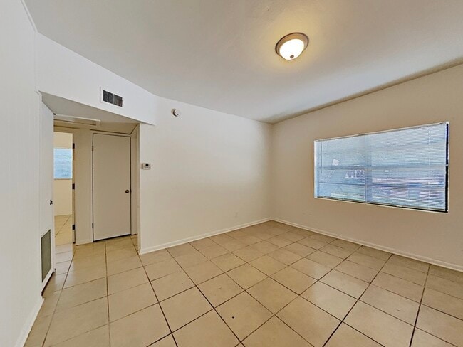 Building Photo - 1706 Rose Blvd