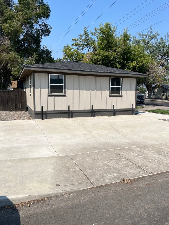 Building Photo - 306 W Antler Ave