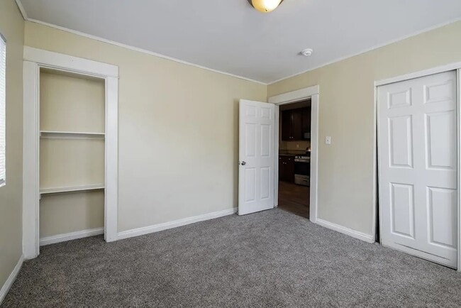 Building Photo - 1525 W 60th St