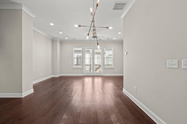Foto del edificio - 545 Mirrormont Dr