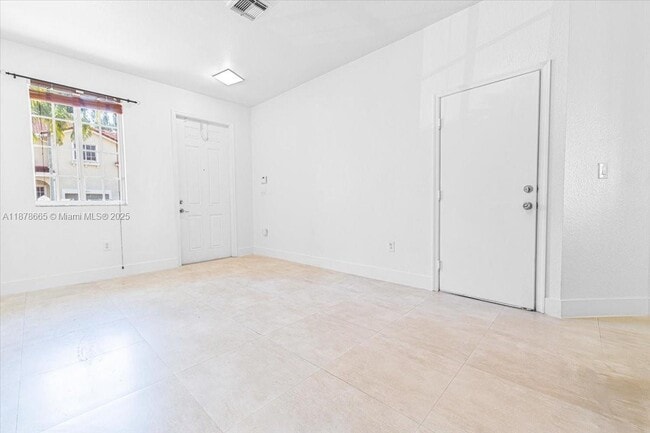 Foto del edificio - 21007 NW 14th Pl