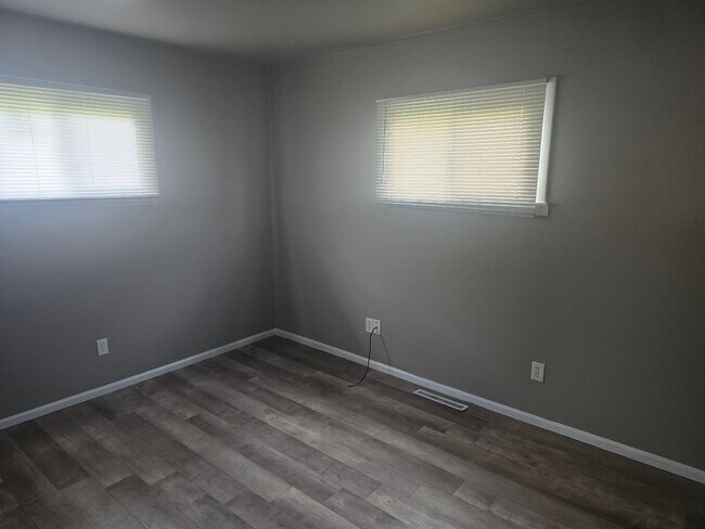 Foto del edificio - 3 Bedroom Slab Home with Garage