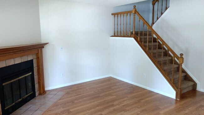 Foto del edificio - Louisville Town-home near downtown! Availa...