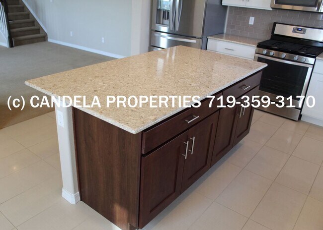 Building Photo - 3 BEDROOM TOWNHOME IN GOLD HILL MESA