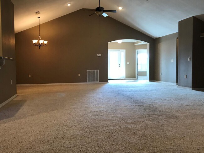 Building Photo - 406 Serene Ct