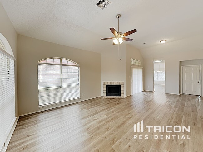 Building Photo - 805 Clover Hill Ln