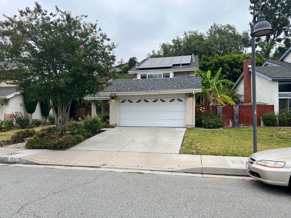 Foto principal - Lovely 4 Bed 3 Bath Brea Home With SOLAR