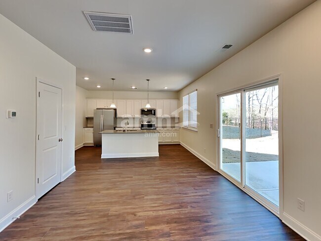 Foto del edificio - 617 Rivermist Dr