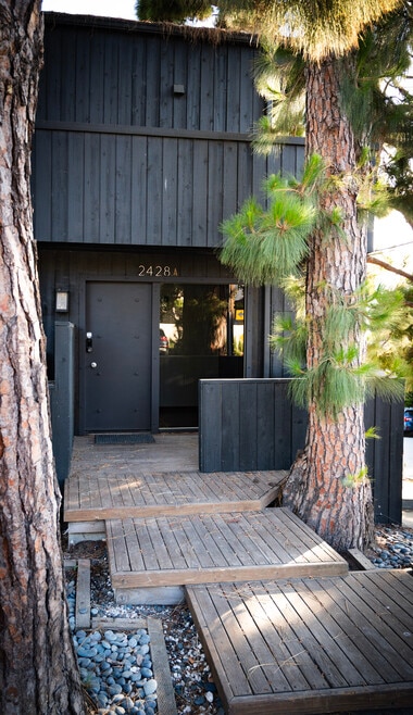 Building Photo - 2428 Beverley Ave