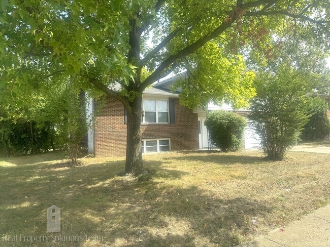 Building Photo - 4 bedroom, 2 bath home now available!