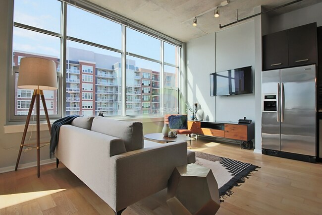 Foto del edificio - 166 W Roosevelt Rd