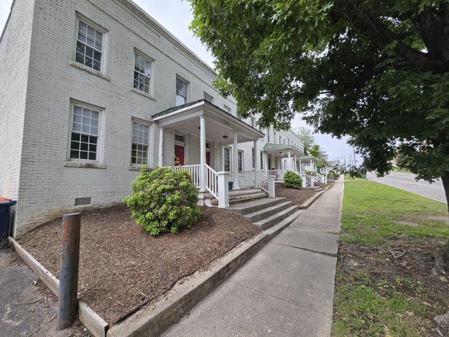 Building Photo - 302 E Wythe St