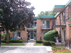 Building Photo - 1880 Axtell Dr