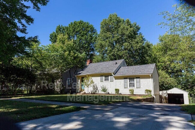 Building Photo - 653 Montclair Dr