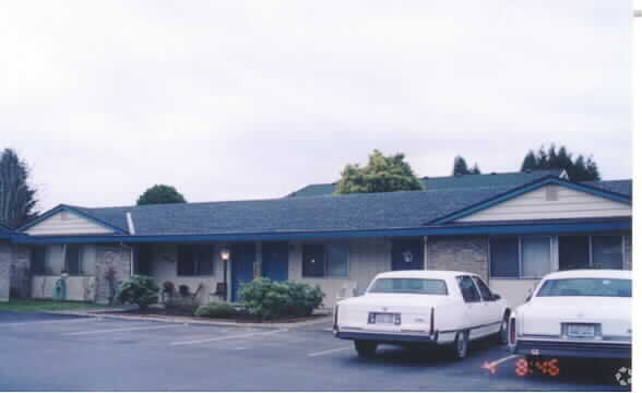 Building Photo - 15318-15326 Elm St E