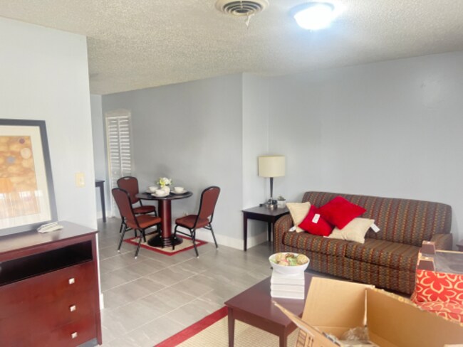 Foto del edificio - 3912 SW 14th St