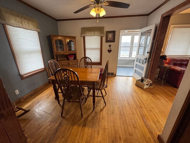 Foto del edificio - 1215 W Conant St