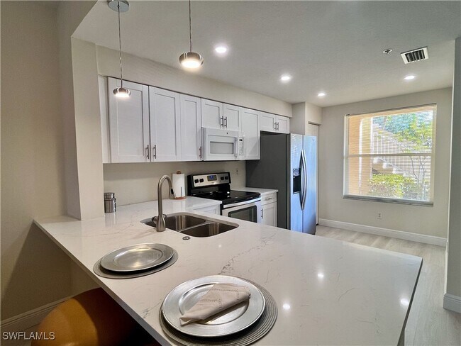 Foto del edificio - 6920 Huntington Lakes Cir