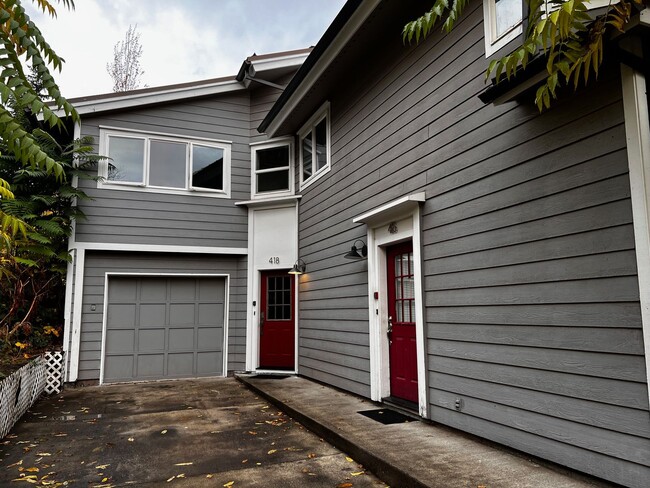 Foto del edificio - 2 Bedroom Duplex For Rent In Hood River