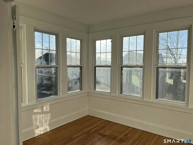 Foto del edificio - 102 Remington St