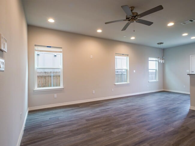 Building Photo - 221 Peruna Dr