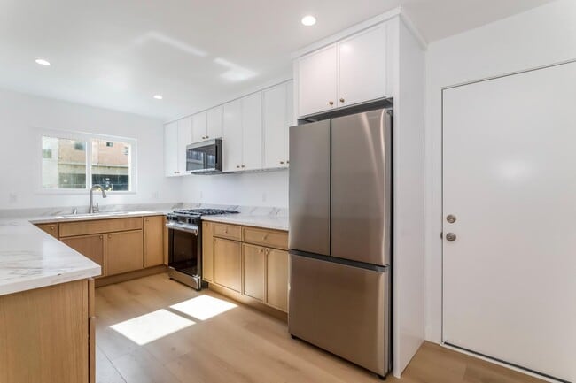 Building Photo - 713 New Depot St