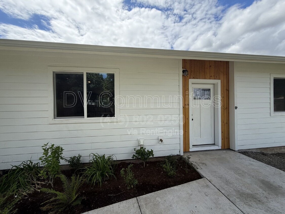 Photo - 1246 Hughes Street
