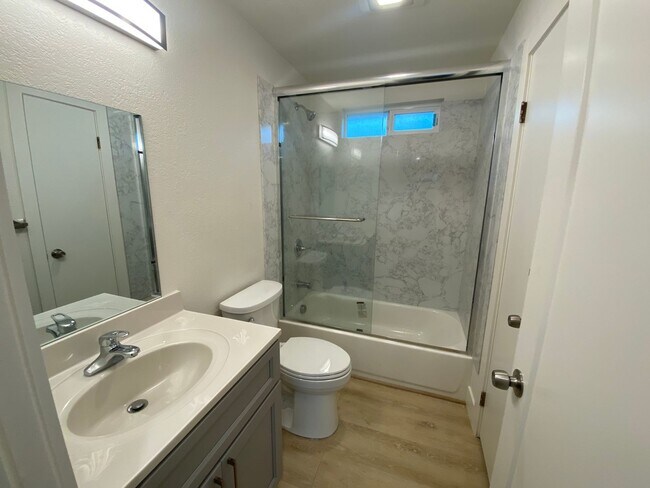 Building Photo - 2585 Kenton Ct.