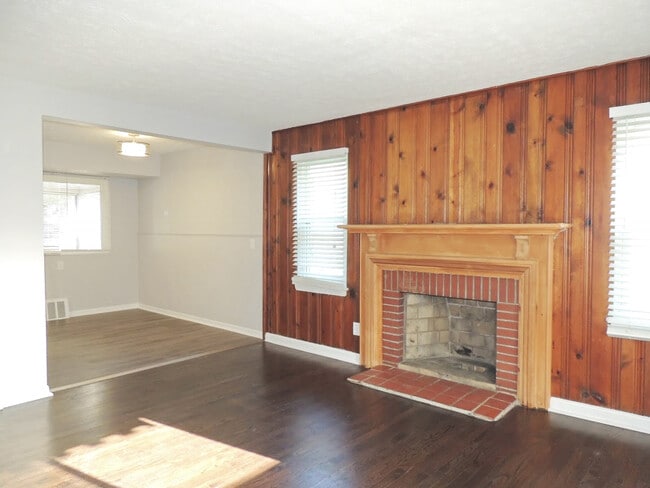 Building Photo - 4 Bed - 1 Full Bath Cape Cod for Rent!
