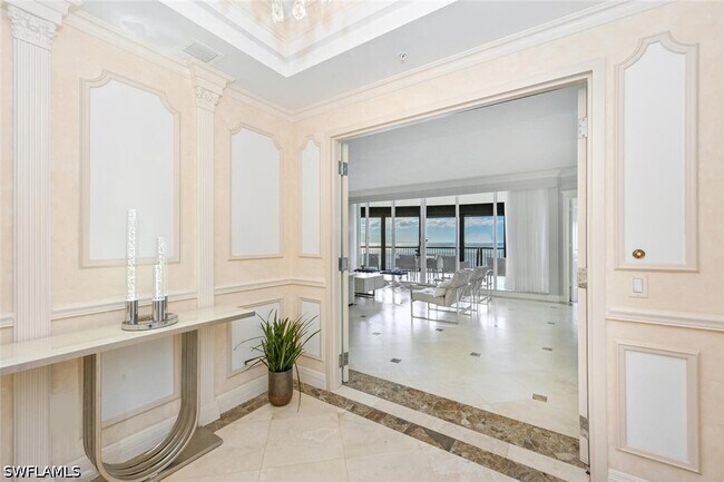 Building Photo - 8665 Bay Colony Dr