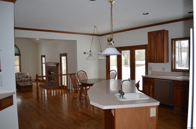 Building Photo - 74 Robinwood Dr