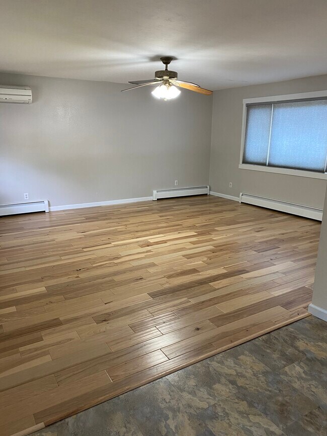 Foto del edificio - 601 Parkhill Dr