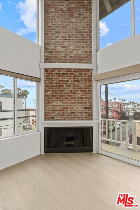 Foto del edificio - 10 19th Ave
