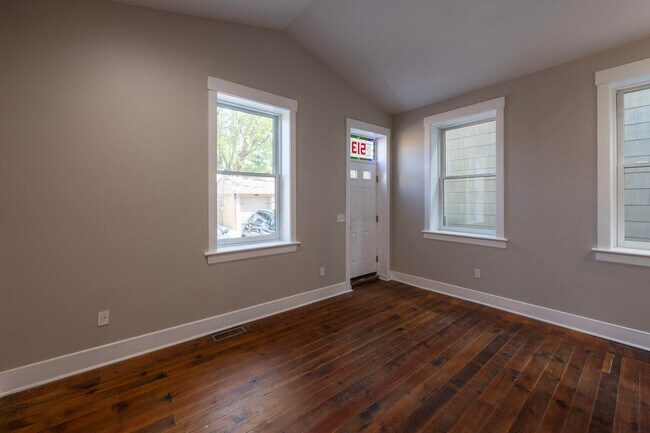 Building Photo - 513 Pershing Ave
