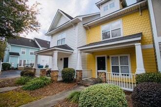 Building Photo - 223 Forest Green Dr