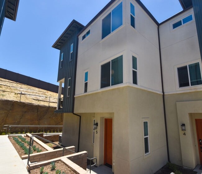 Building Photo - 804 Makani Street Unit #5