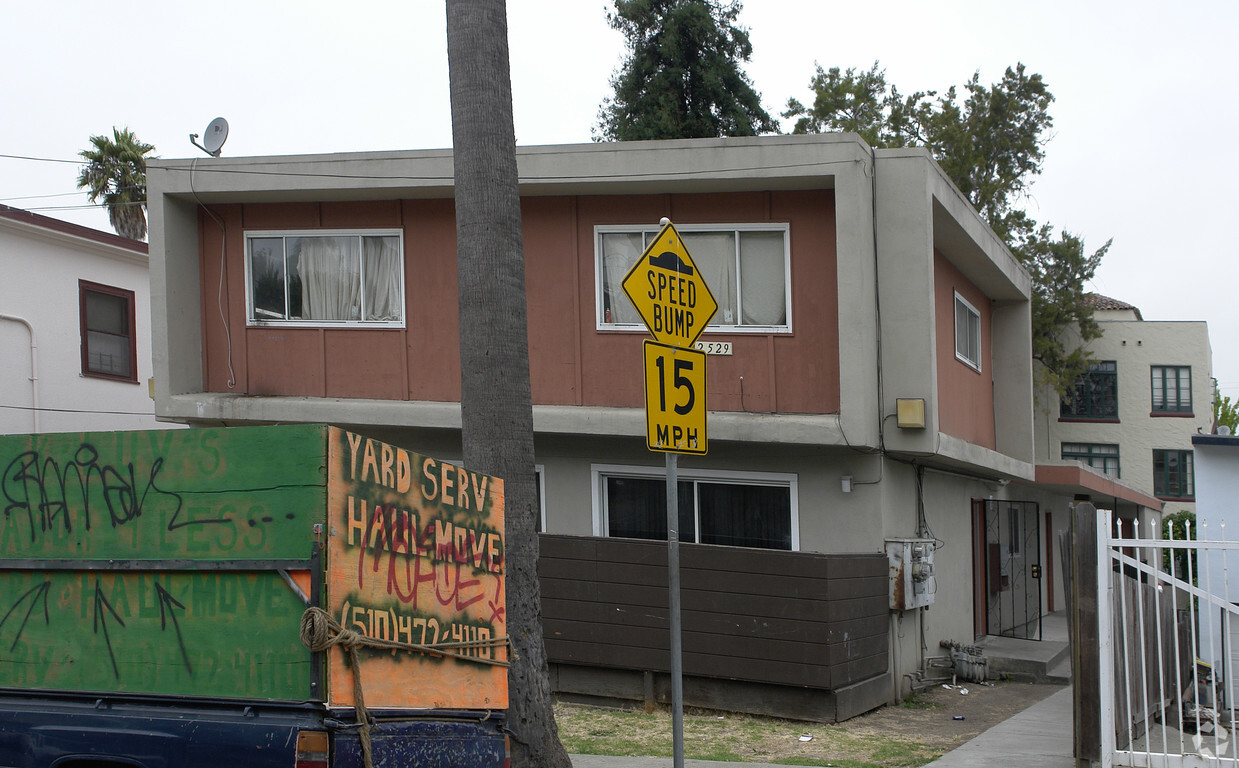 Primary Photo - 2529 9th Ave