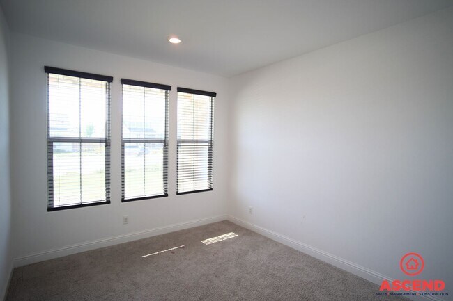 Foto del edificio - Newly Built Home with Solar in Gossamer Grove!