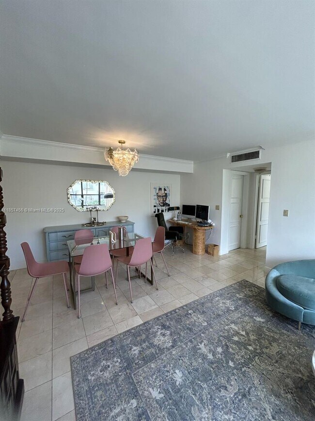 Foto del edificio - 10000 Bay Harbor Terrace