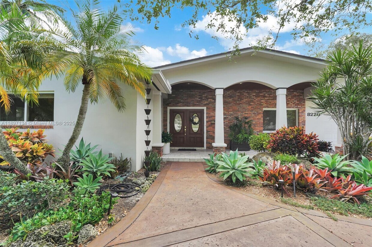 Primary Photo - 8220 SW 162nd St