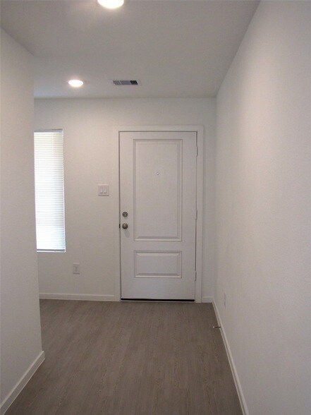 Foto del edificio - 17955 Valle Cupa Ln