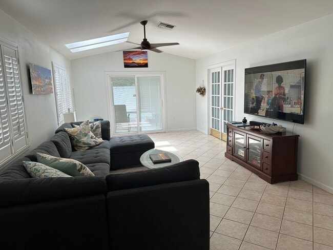 Building Photo - Meadowlands 3 bedroom 2 bath with pool and...